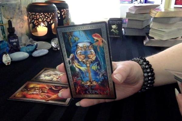 白羊座男生塔罗爱情观(白羊男塔罗牌占卜2021爱情)