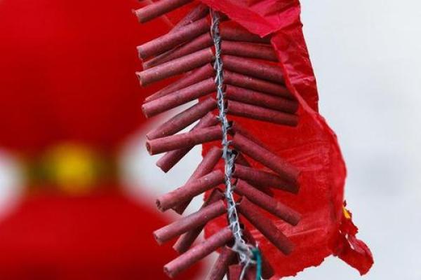 男人梦见放鞭炮是什么征兆 男人梦见放鞭炮是什么征兆